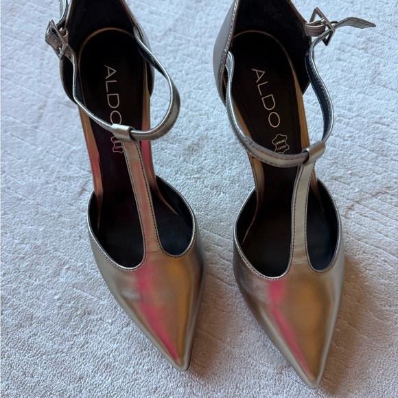 NWOT sandals - Picture 2 of 4